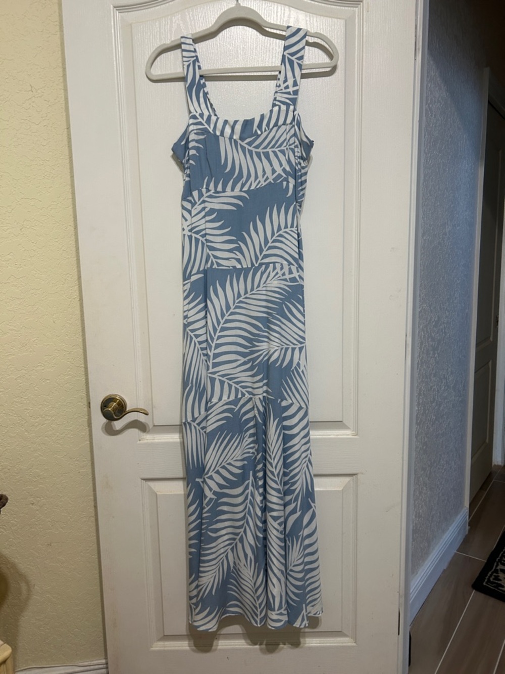 Vince Camuto Blue and White Palm-Print Sleeveless Maxi Dress